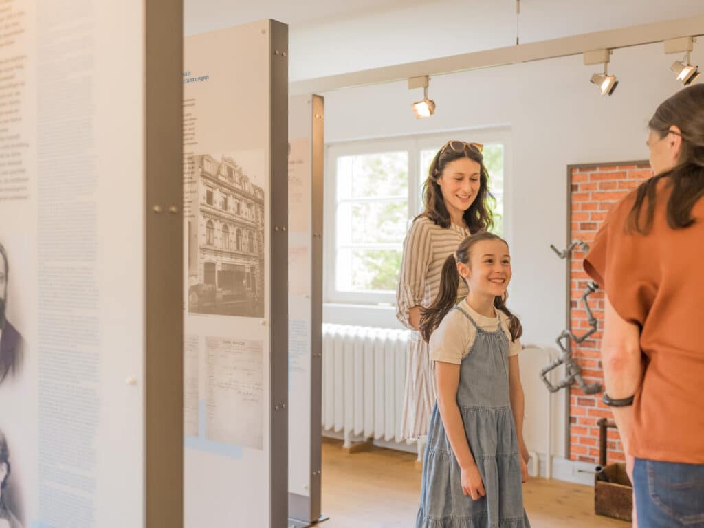 Titelbild Sonderausstellung Facettenreiche Insekten
- Drei Libellen
