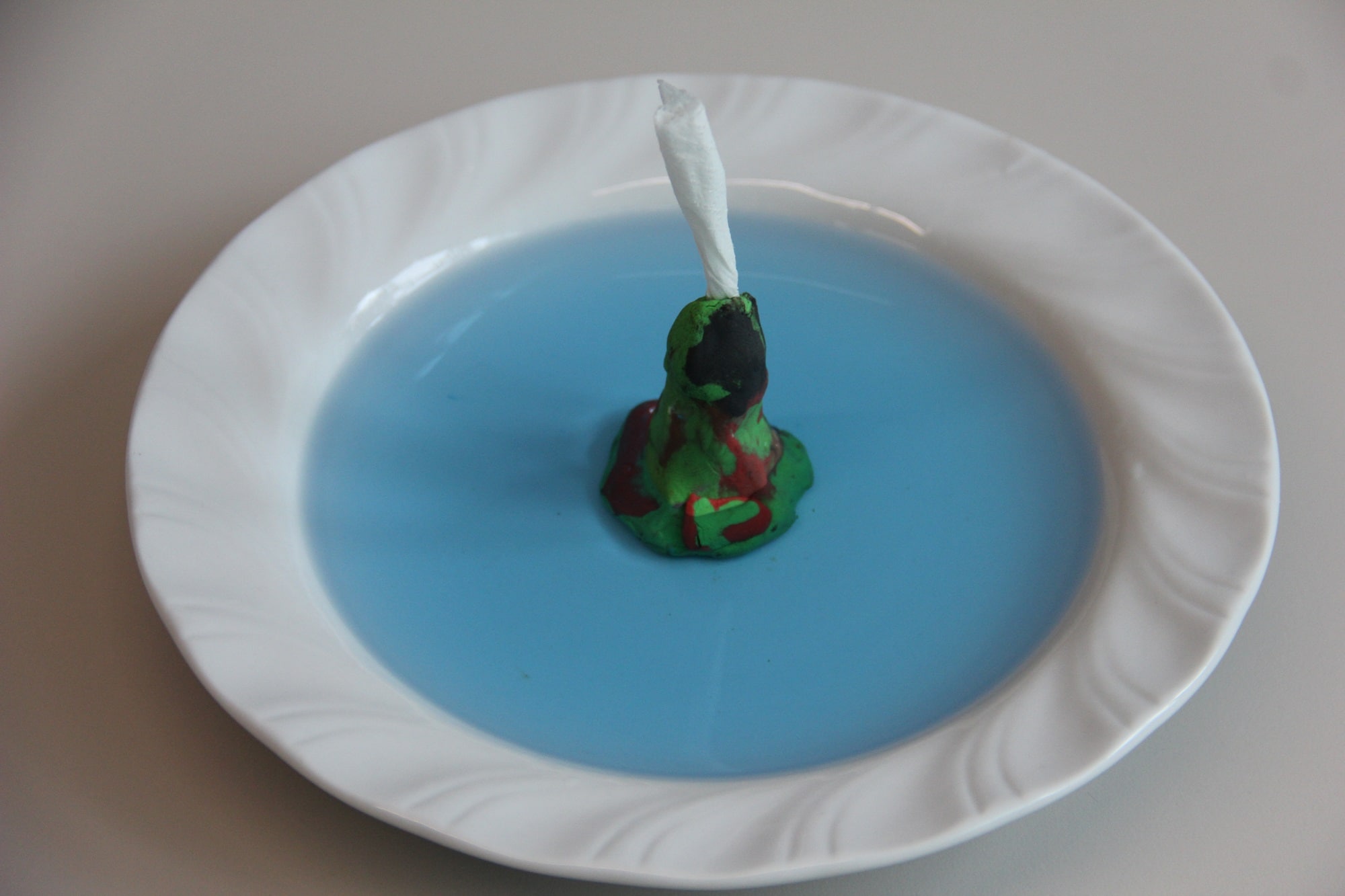 Experiment Kinder Workshop Vulkan auf dem Teller